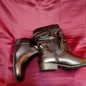 Black short boots